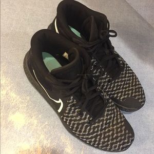 Men’s Basketball Shoes Size 10.5